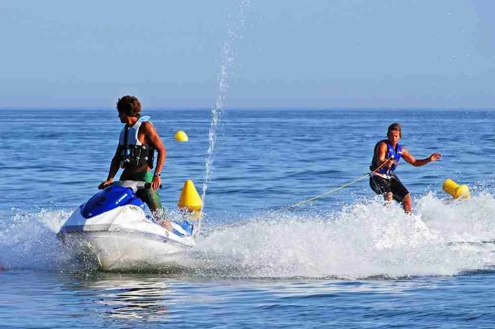 5 Best Jet Skis For Tow Sports (Tubes, Water Skiing &Amp; Wakeboarding) 2 Jet Ski Tow Sports